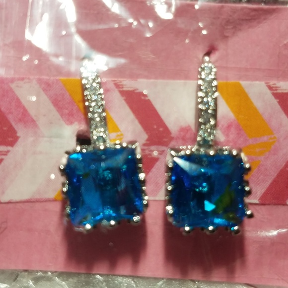 Drop earrings - Picture 2 of 3